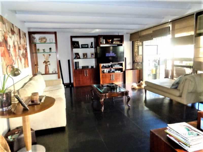 Apartamento à venda com 4 quartos, 191m² - Foto 1