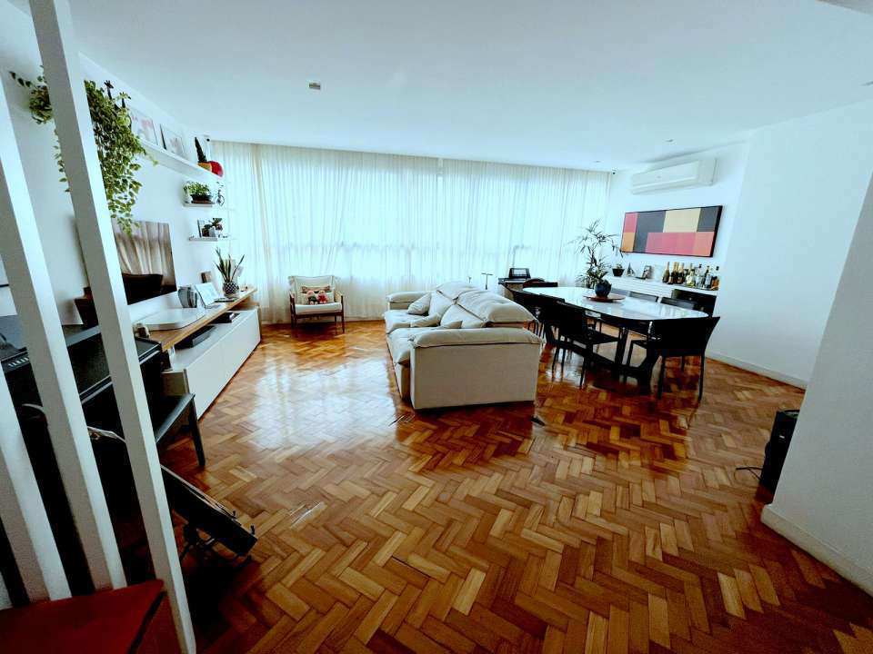 Apartamento à venda com 3 quartos, 135m² - Foto 1