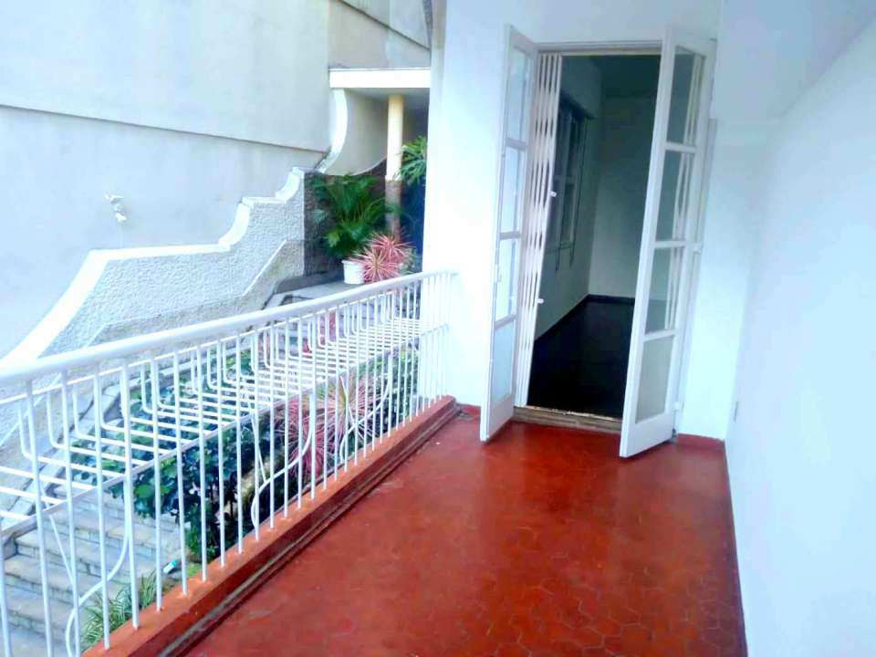 Apartamento à venda com 3 quartos, 148m² - Foto 2