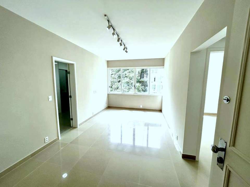 Apartamento à venda com 3 quartos, 76m² - Foto 1