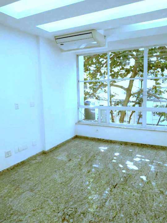 Apartamento à venda com 3 quartos, 161m² - Foto 2