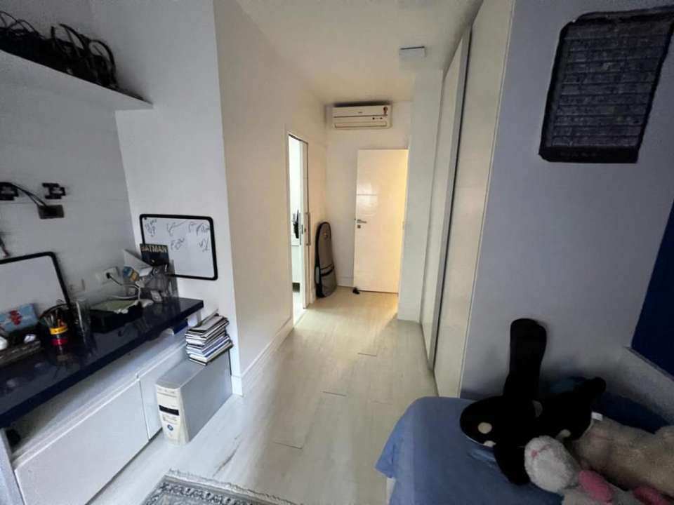 Apartamento à venda com 3 quartos, 180m² - Foto 2