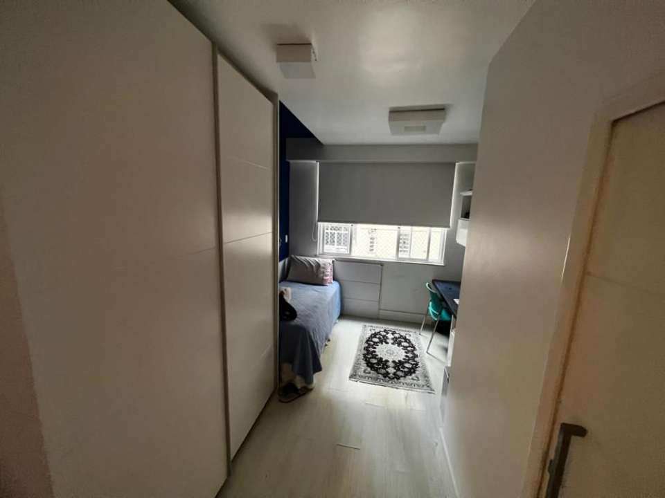 Apartamento à venda com 3 quartos, 180m² - Foto 4