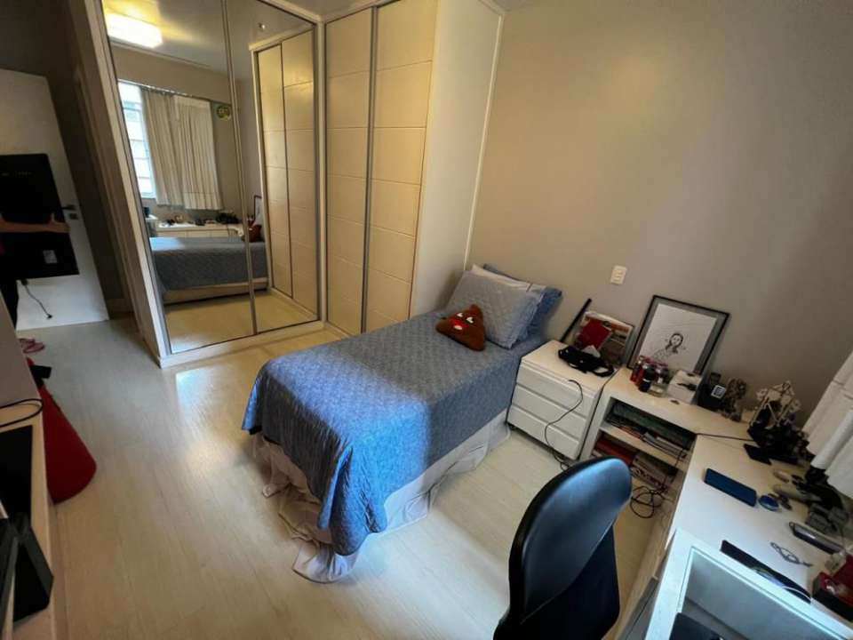 Apartamento à venda com 3 quartos, 180m² - Foto 7