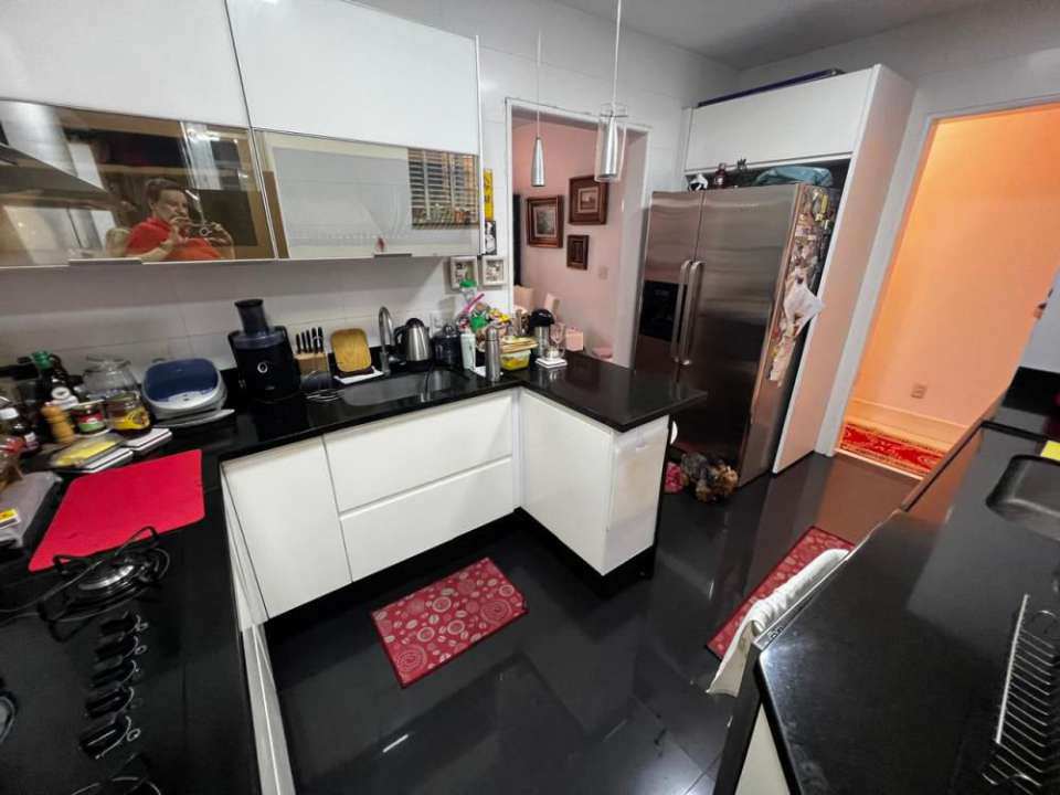 Apartamento à venda com 3 quartos, 180m² - Foto 22