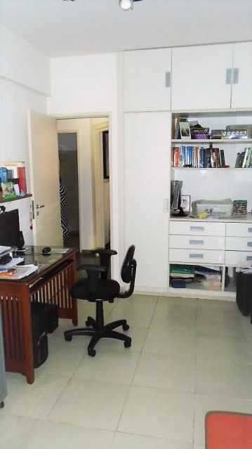 Apartamento à venda com 3 quartos, 130m² - Foto 4