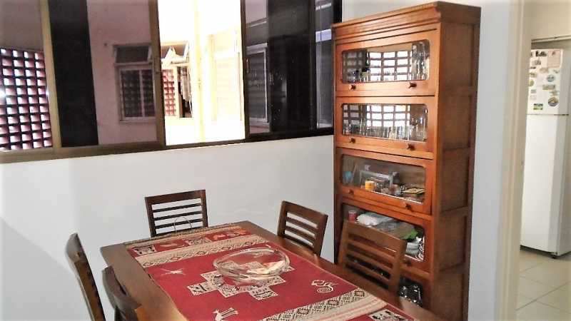 Apartamento à venda com 3 quartos, 130m² - Foto 2